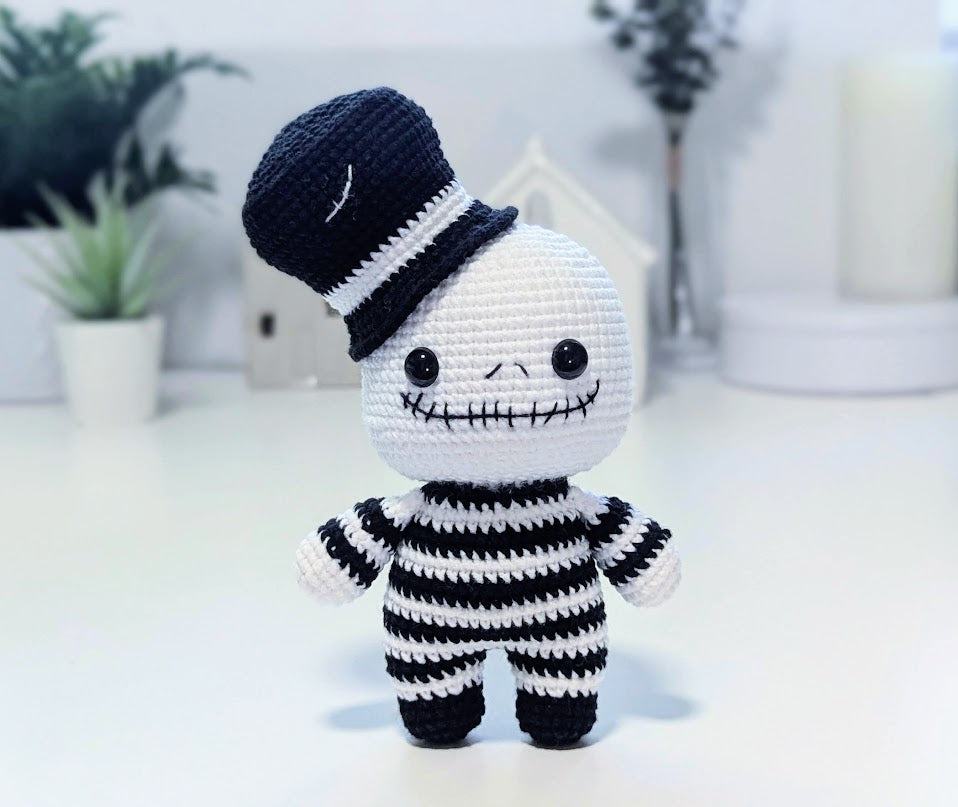 Halloween dolls, decorations, Dracula, vampire, skeleton, zombie, Frankenstein, clown, Pennywise