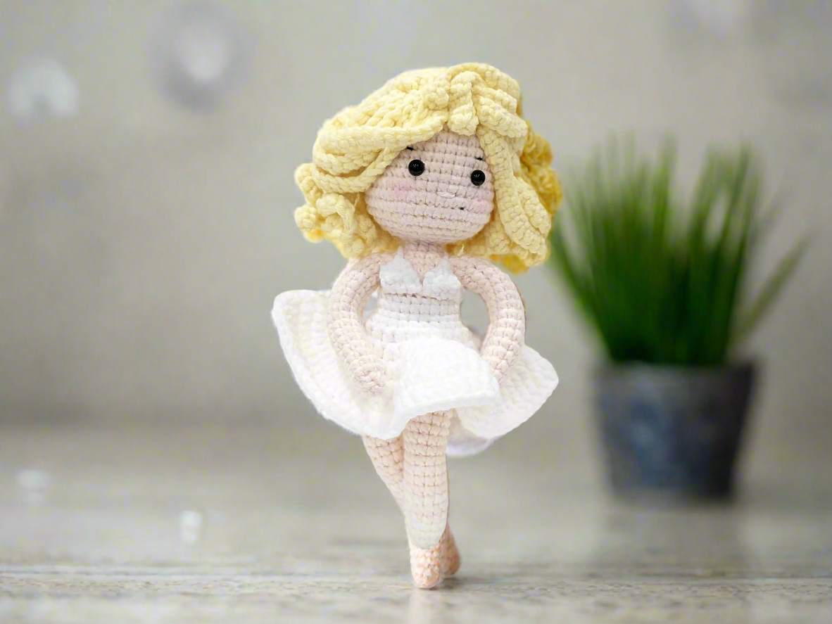 Marilyn Monroe Doll - Handmade Crochet Amigurumi