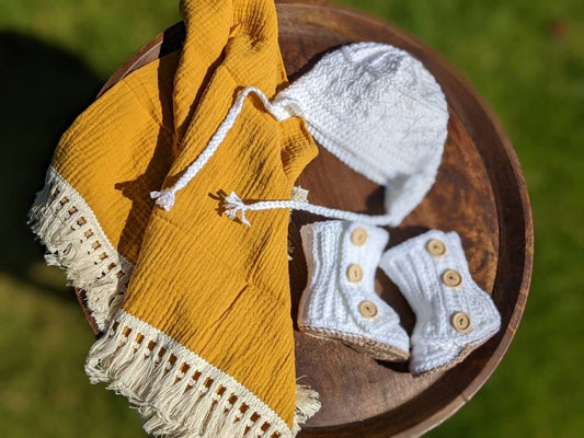 Crochet baby boots, handmade baby boots, handmade baby hat, Summer blanket